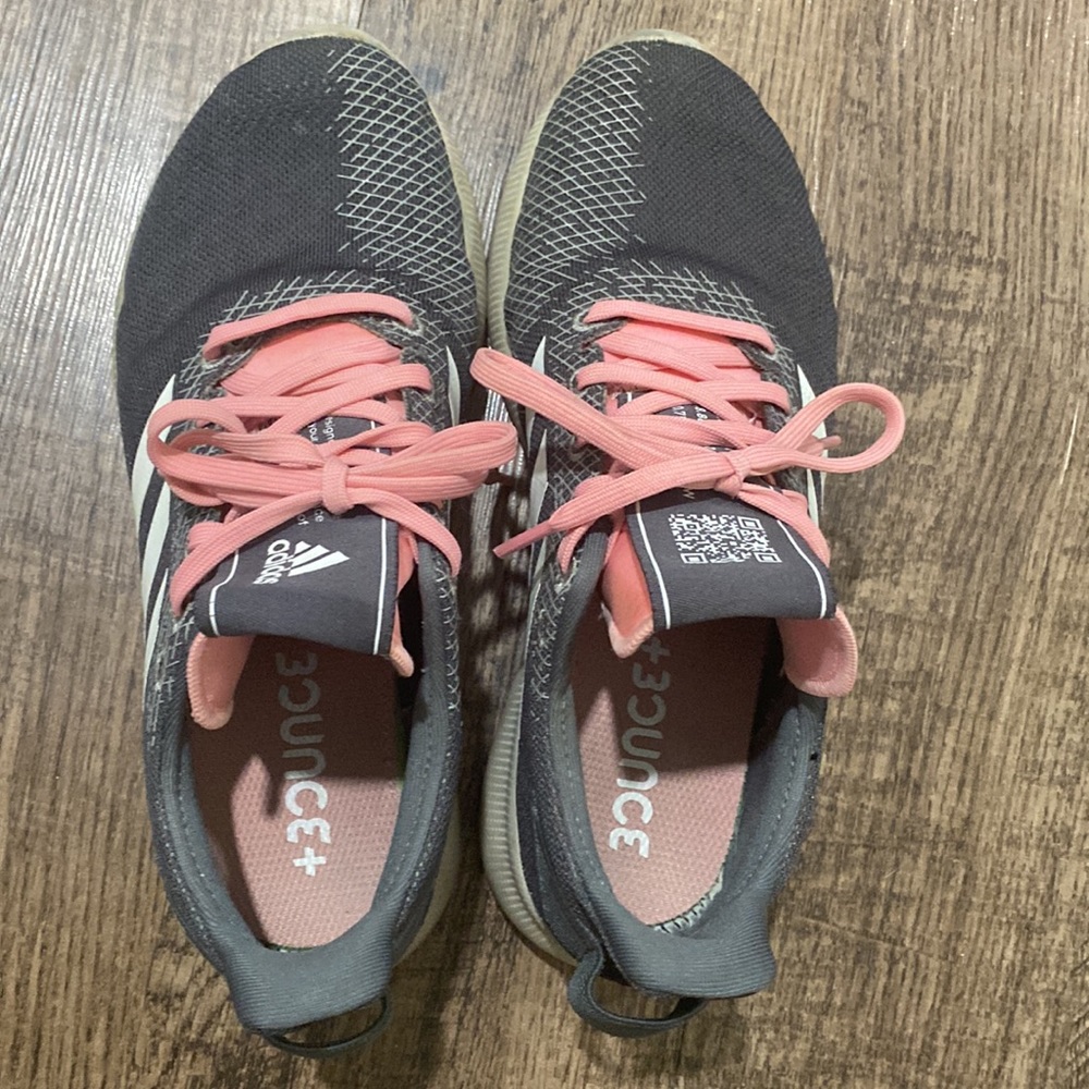 Ladies Adidas Tennis Shoes - Picture 7 of 9